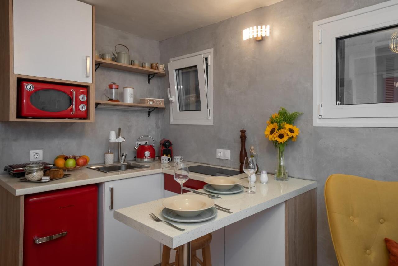 Cozy Tiny Apartment In The Heart Of Plaka Athens Exterior photo